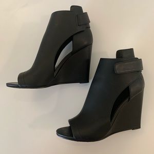 Vince leather wedges